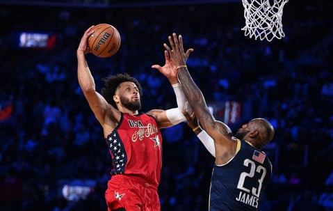 爱德华兹8分获MVP詹姆斯5+4 星辰队大胜条纹队夺冠