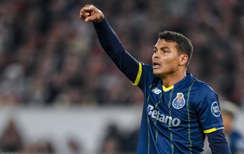 欧联：2-1击败德甲第4，穆帅争冠劲敌占先机，18岁葡萄牙新星破门