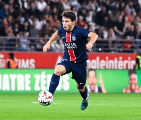 困于铁桶阵！内维斯直言巴黎死穴，决战拜仁前遇攻防难题