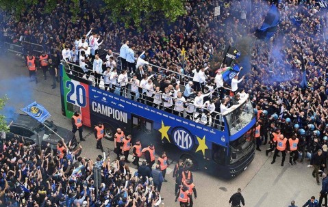 共和报：如果国米夺得欧冠冠军，将在周日的米兰举行大巴巡游庆典