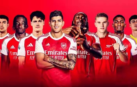 名利场最凉真相：阿尔特塔的轻拍，藏尽阿森纳更衣室的无声残酷！