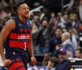 麦科勒姆46分命中10记三分 奇才主场大胜老鹰