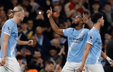 一场2-2，改变英超争冠格局，瓜迪奥拉气炸了：争冠形势恶化