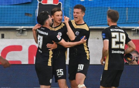 德乙升级附加赛！2-2，3分钟连扳2球，德甲第16逼平德乙第3