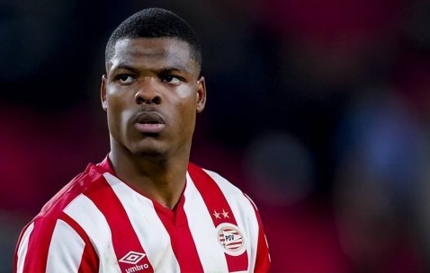 福勒建议邓弗里斯接受心理治疗，斯洛特的个人才华被忽视