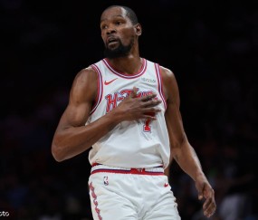 杜兰特空砍32+6+8 阿德巴约24+11热火胜火箭